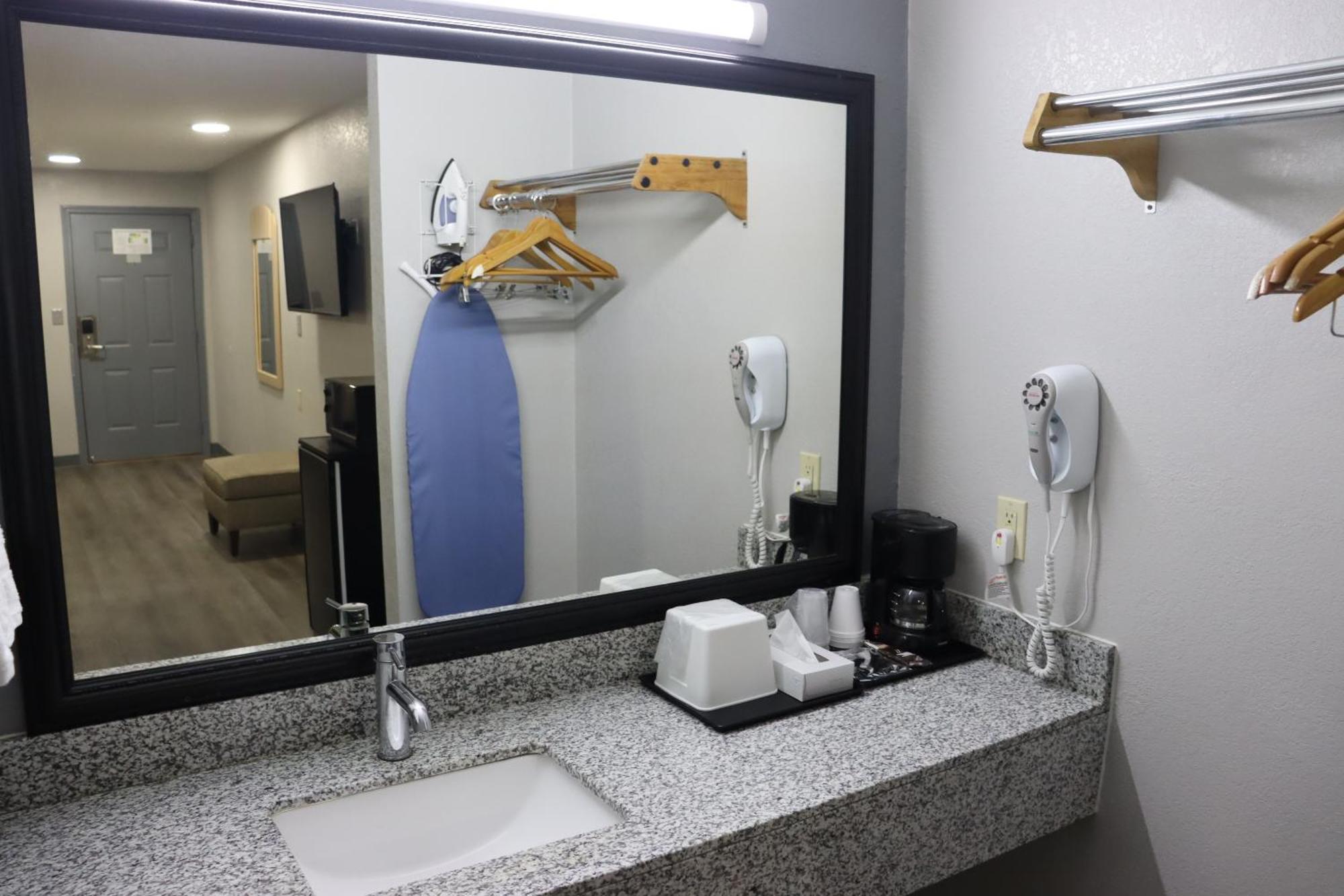 Americas Best Value Inn Cabot Exterior photo