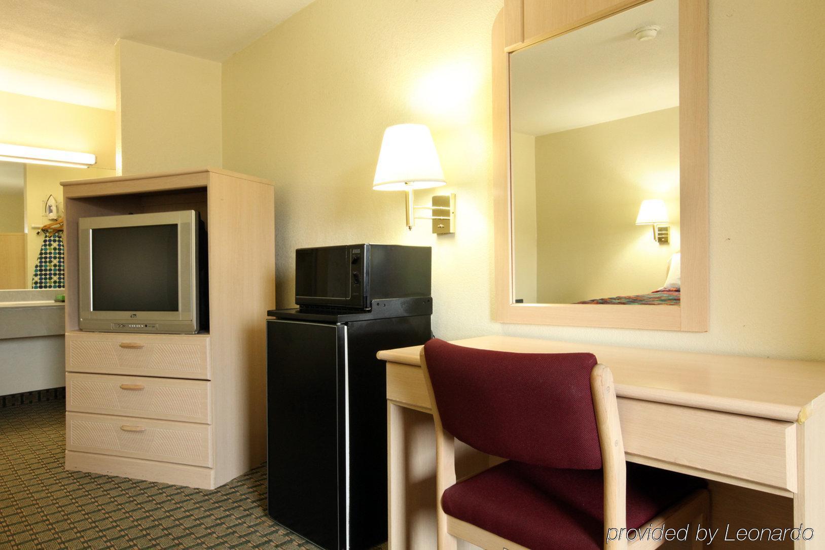 Americas Best Value Inn Cabot Room photo