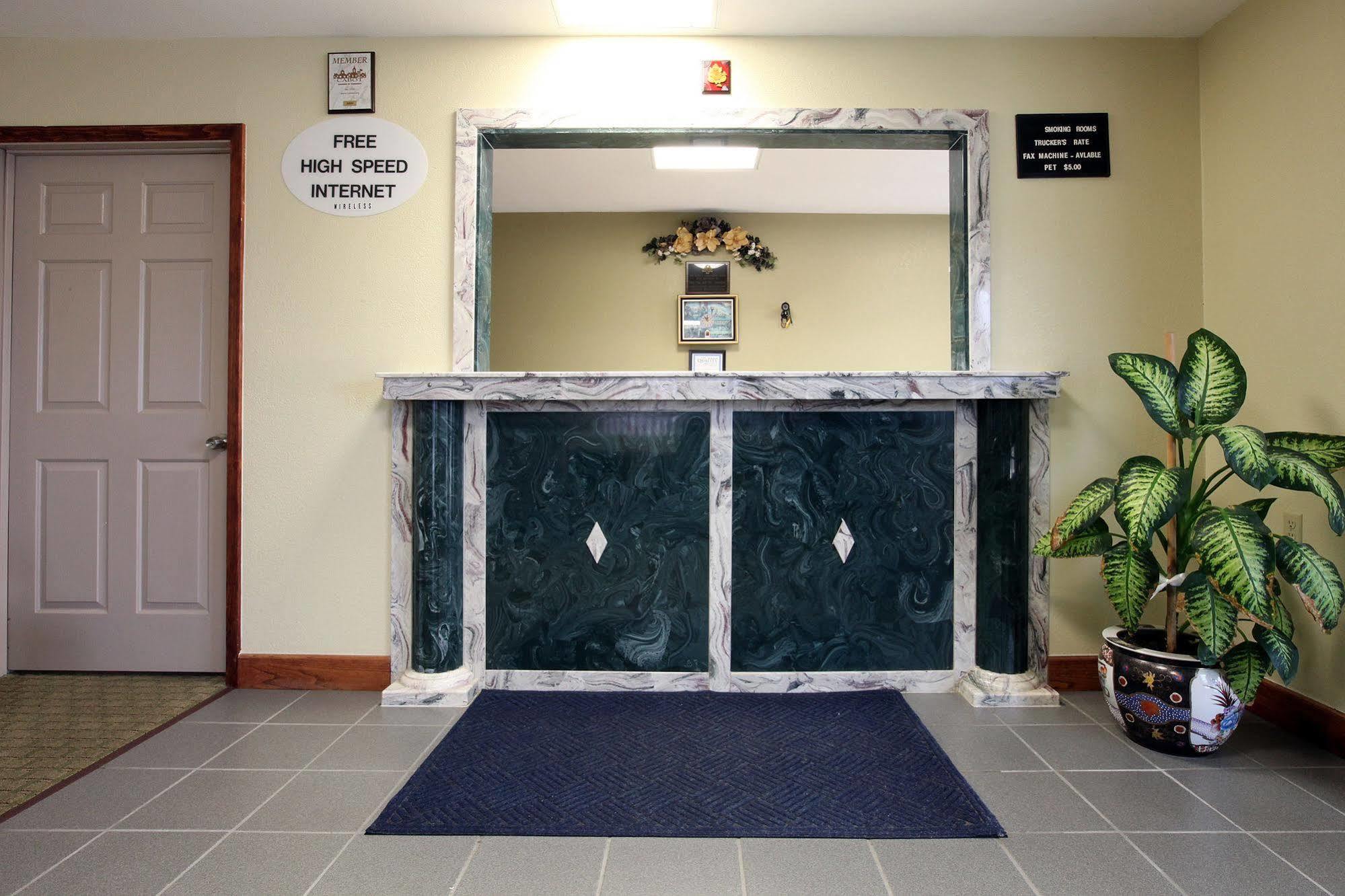 Americas Best Value Inn Cabot Interior photo