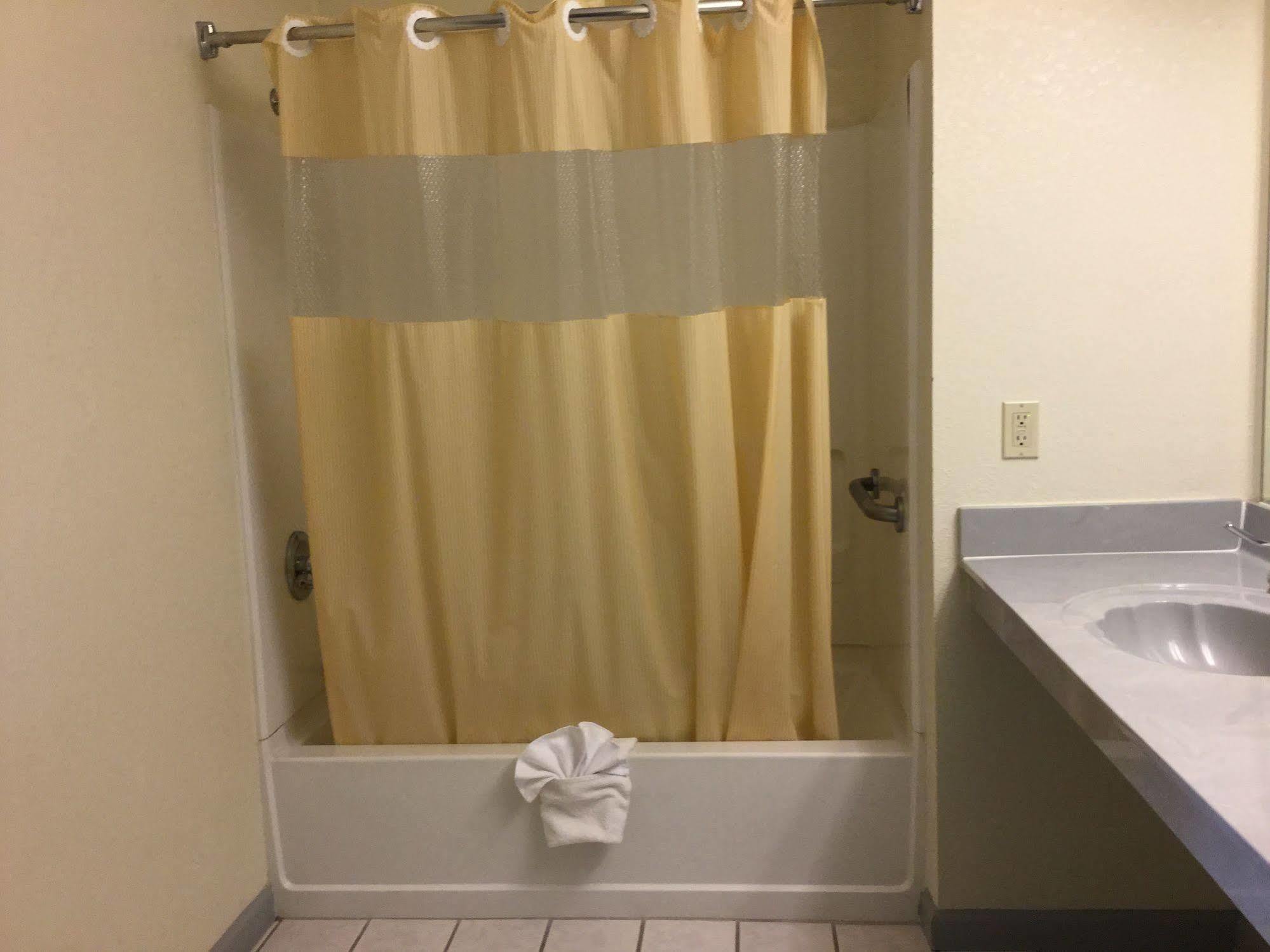 Americas Best Value Inn Cabot Exterior photo